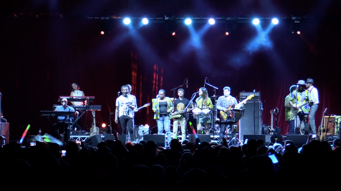 Ellis Hall e com Banda Playing For Change Ao Vivo em Byron Bay (Exclusivo para Membros)