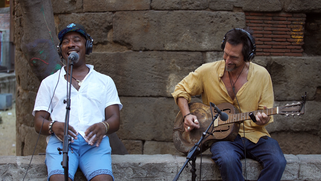 I Shall Be Released | Clarence Bekker & Roberto Luti | Live Outside