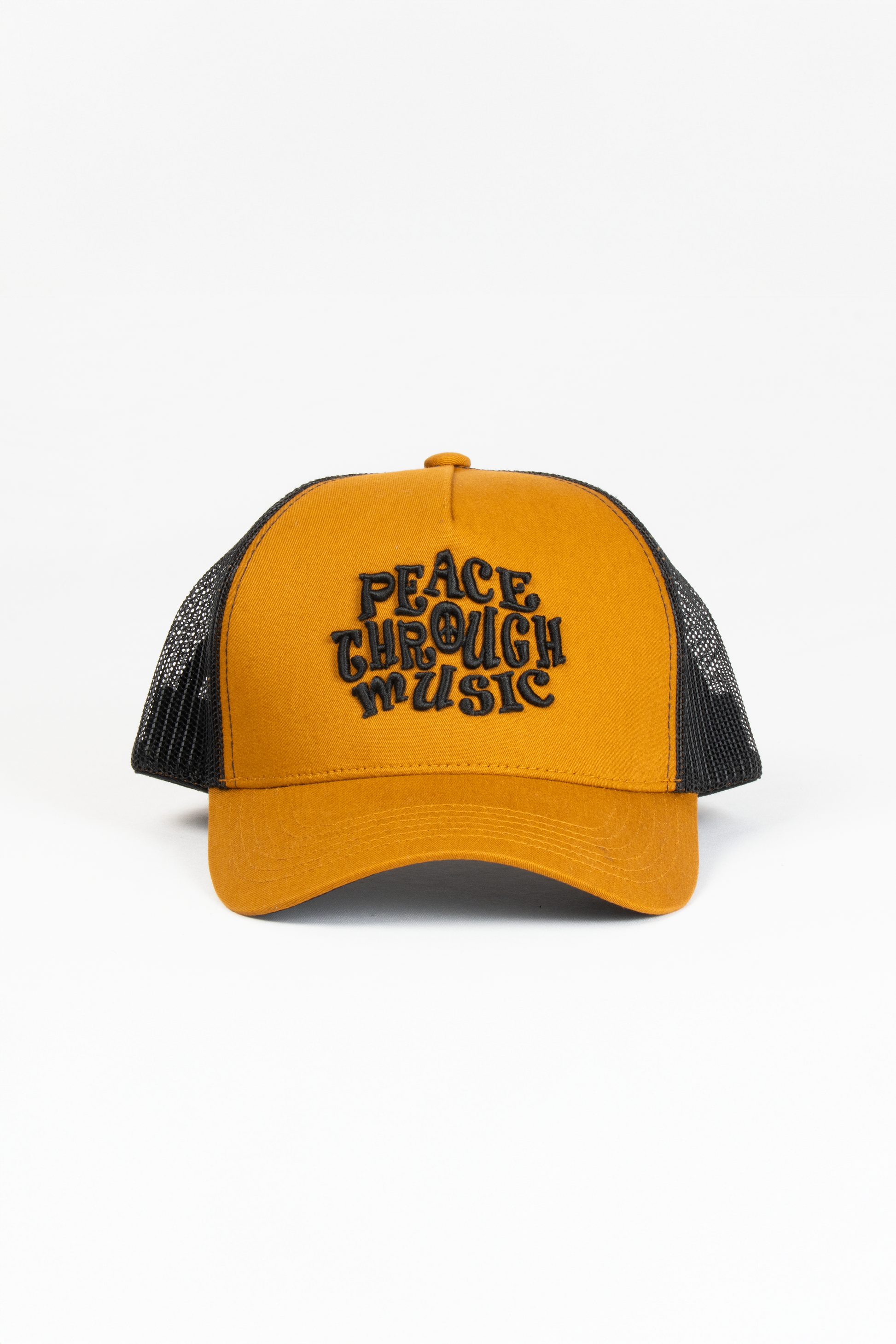 BONE TRUCKER COM TELA BORDADO PEACE TROUGHT MUSIC CARAMELO