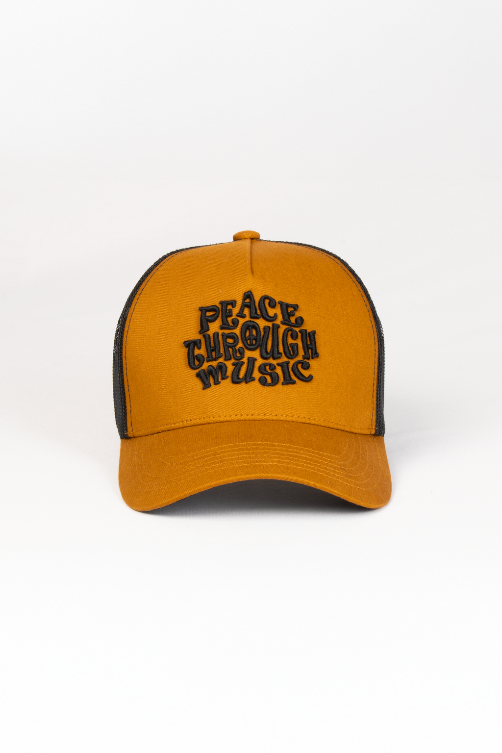 BONE TRUCKER COM TELA BORDADO PEACE TROUGHT MUSIC CARAMELO