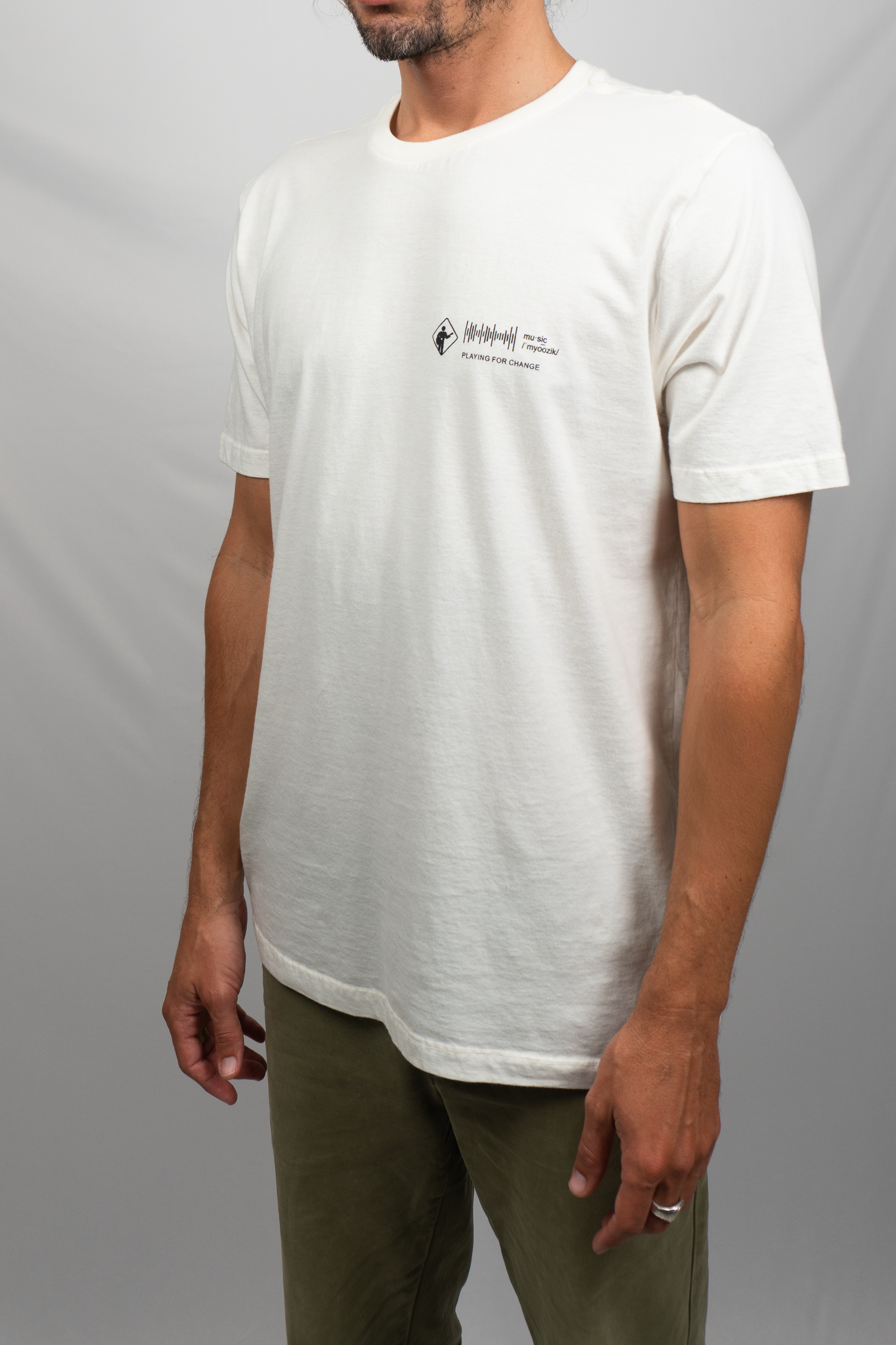 CAMISETA MASCULINA UNIVERSAL LANGUAGE OFF WHITE