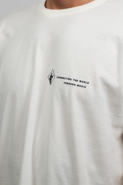 CAMISETA CONECTING DE WORLD OFF WHITE