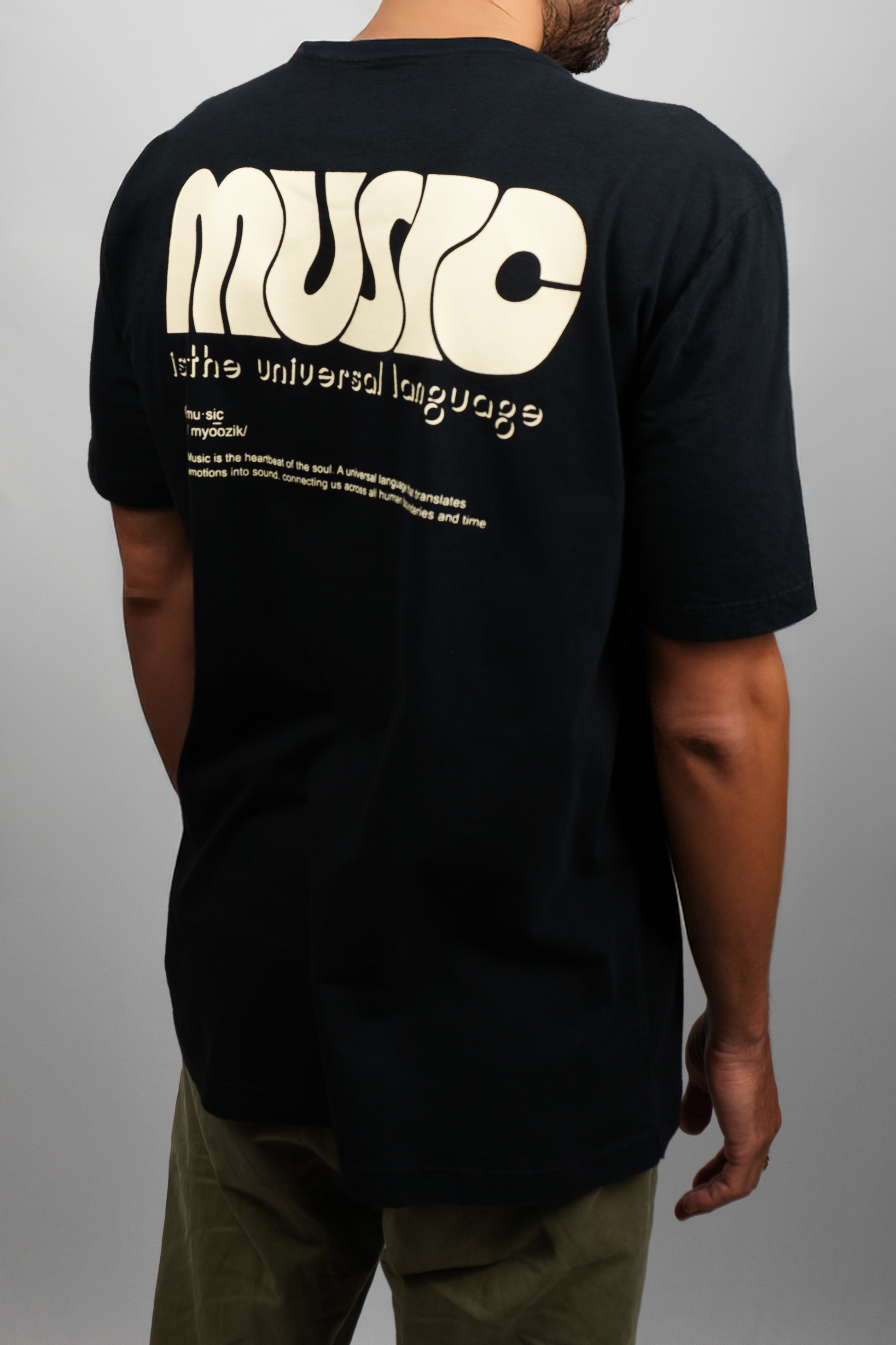 CAMISETA UNIVERSAL LANGUAGE PRETA