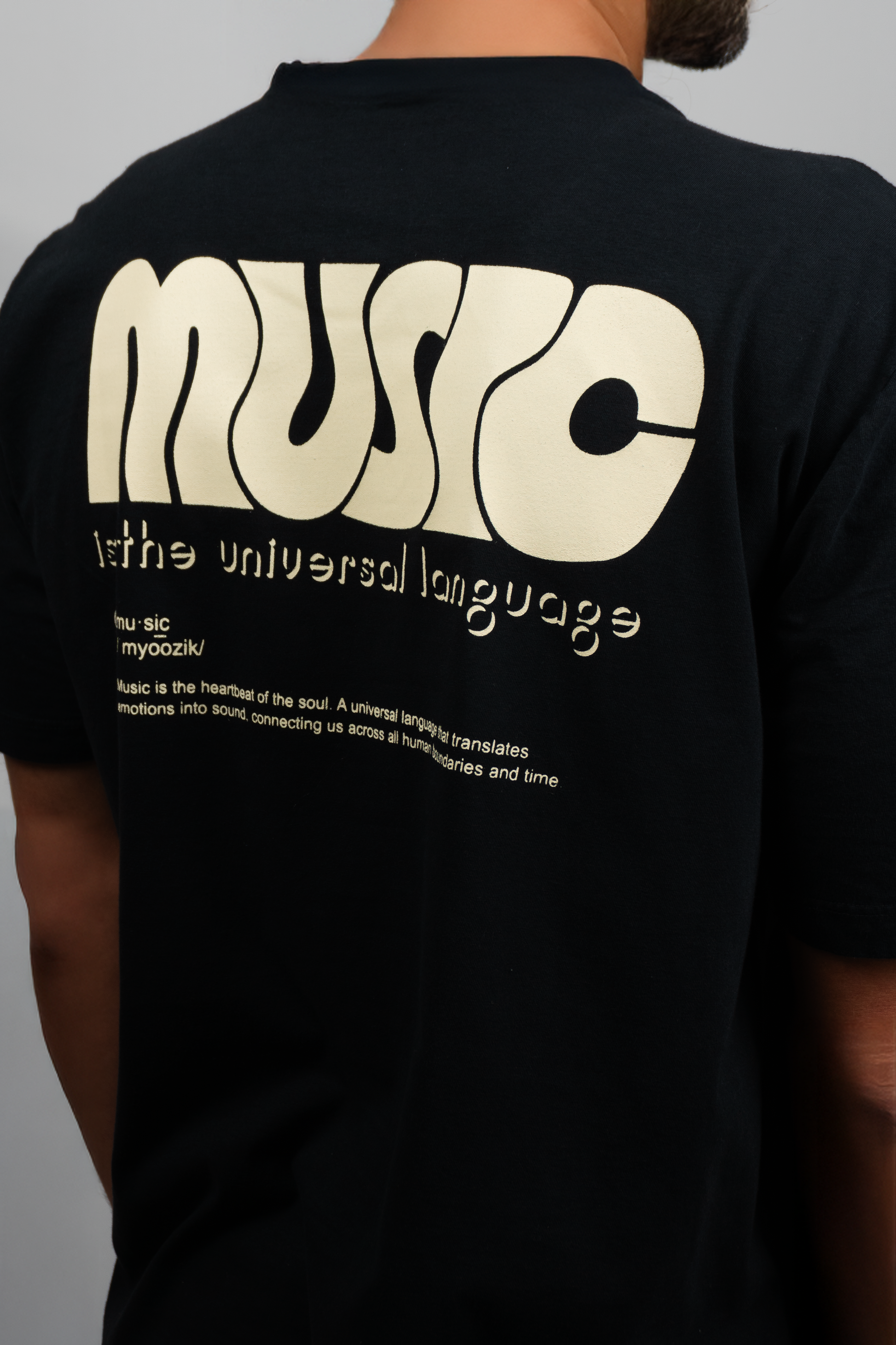 CAMISETA UNIVERSAL LANGUAGE PRETA