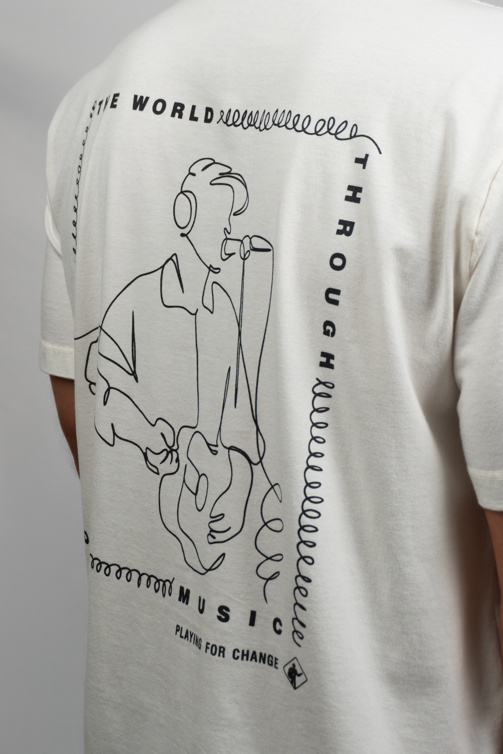 CAMISETA CONECTING DE WORLD OFF WHITE