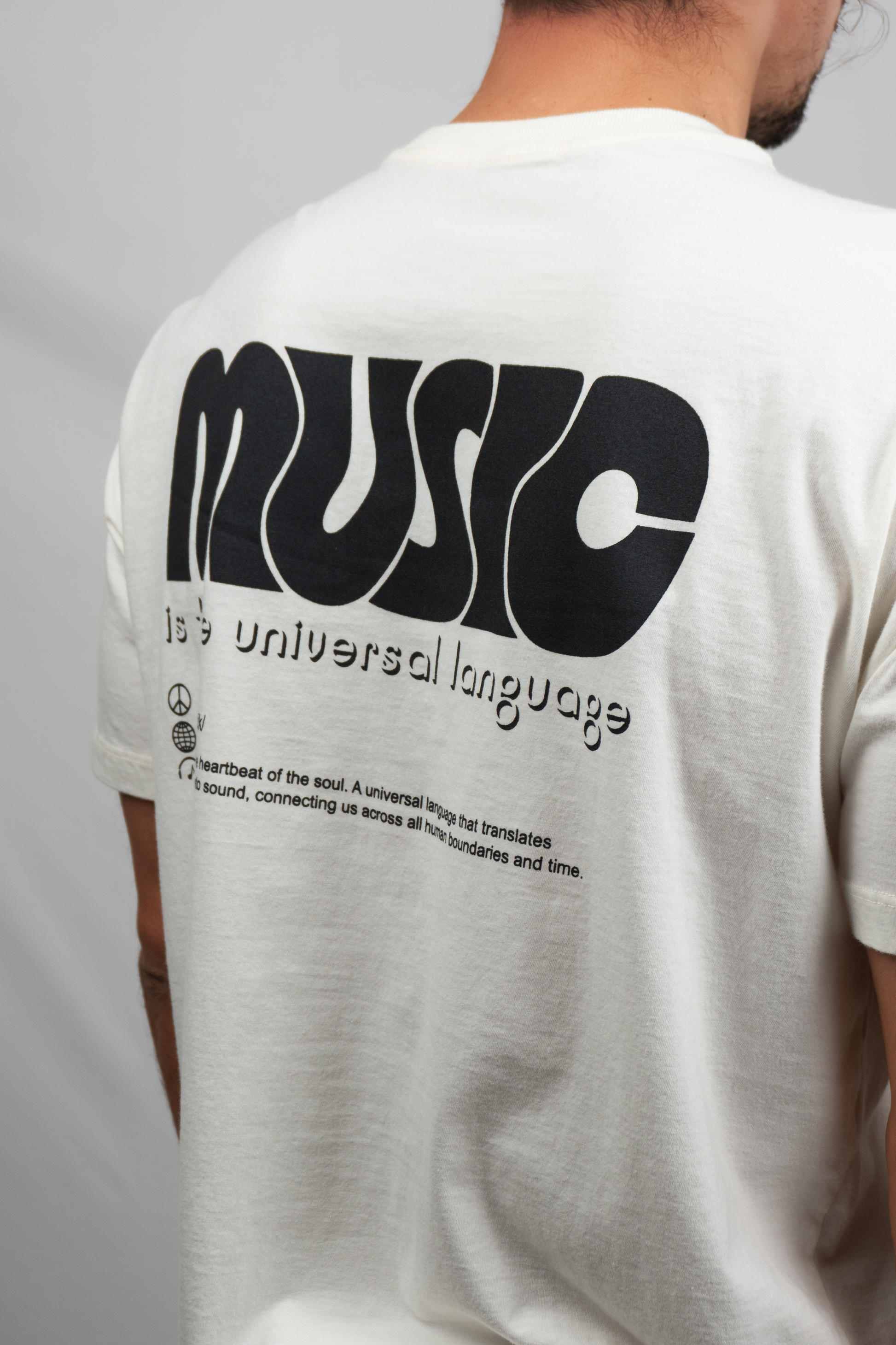 CAMISETA MASCULINA UNIVERSAL LANGUAGE OFF WHITE