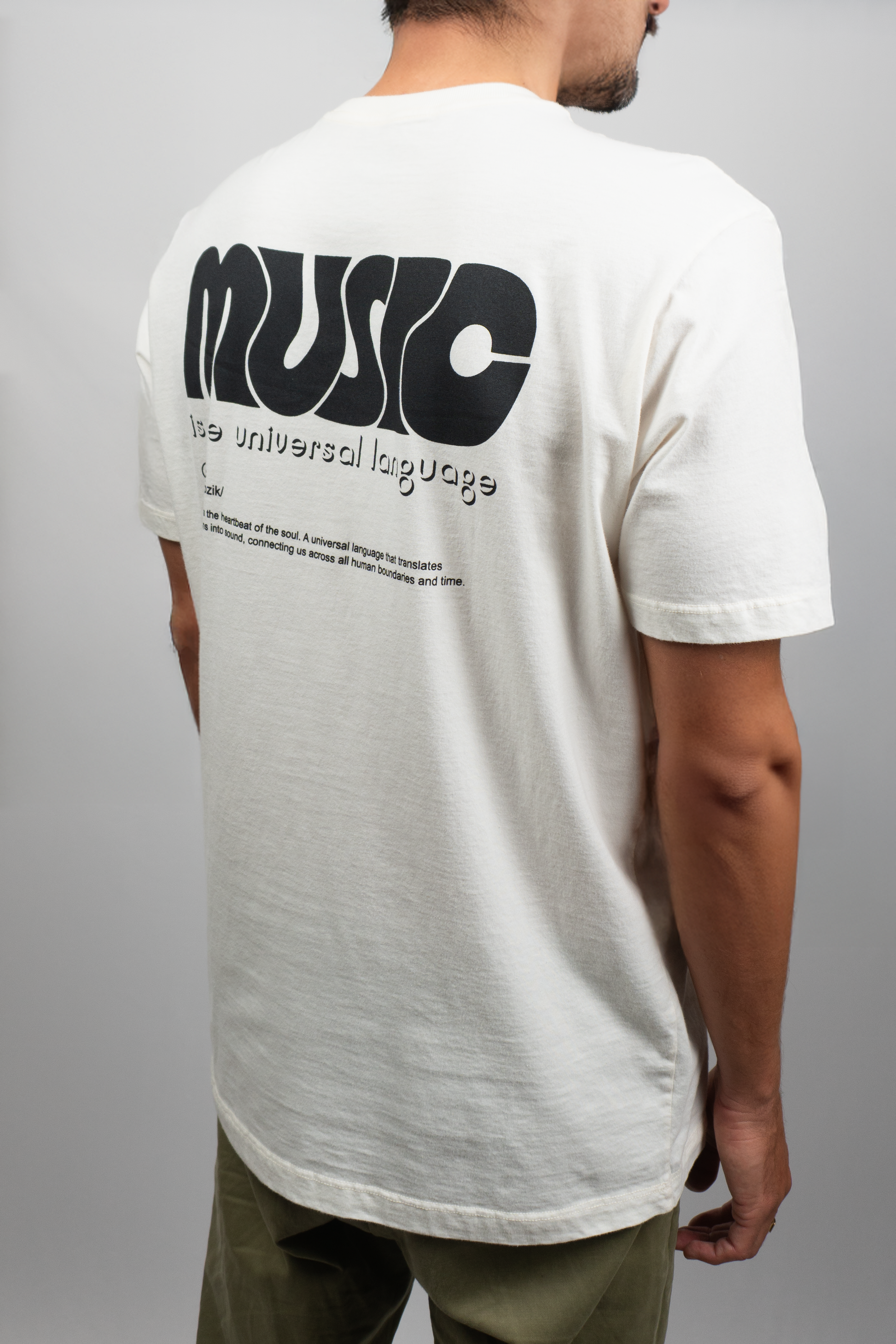 CAMISETA MASCULINA UNIVERSAL LANGUAGE OFF WHITE