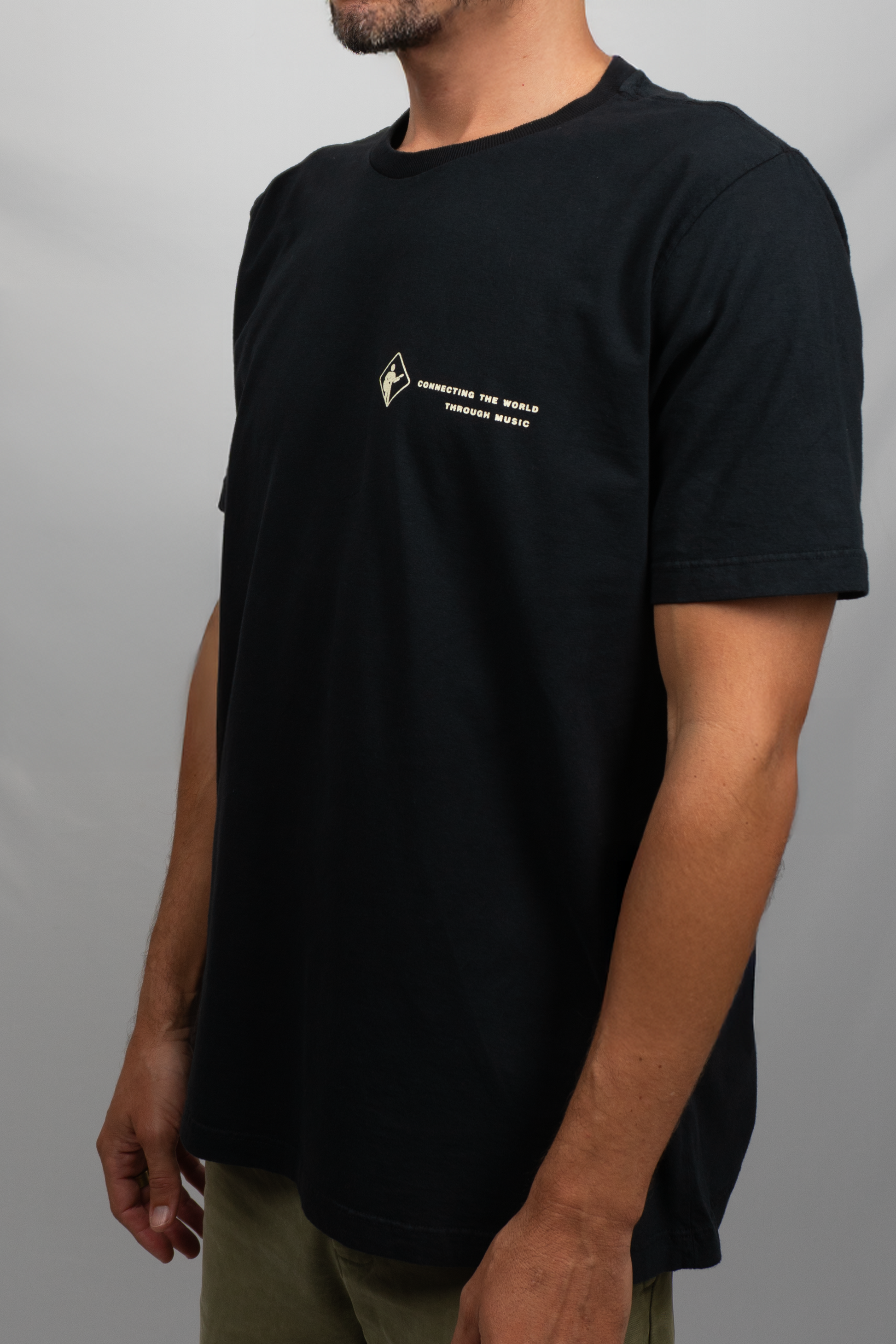 CAMISETA CONECTING DE WORLD PRETA