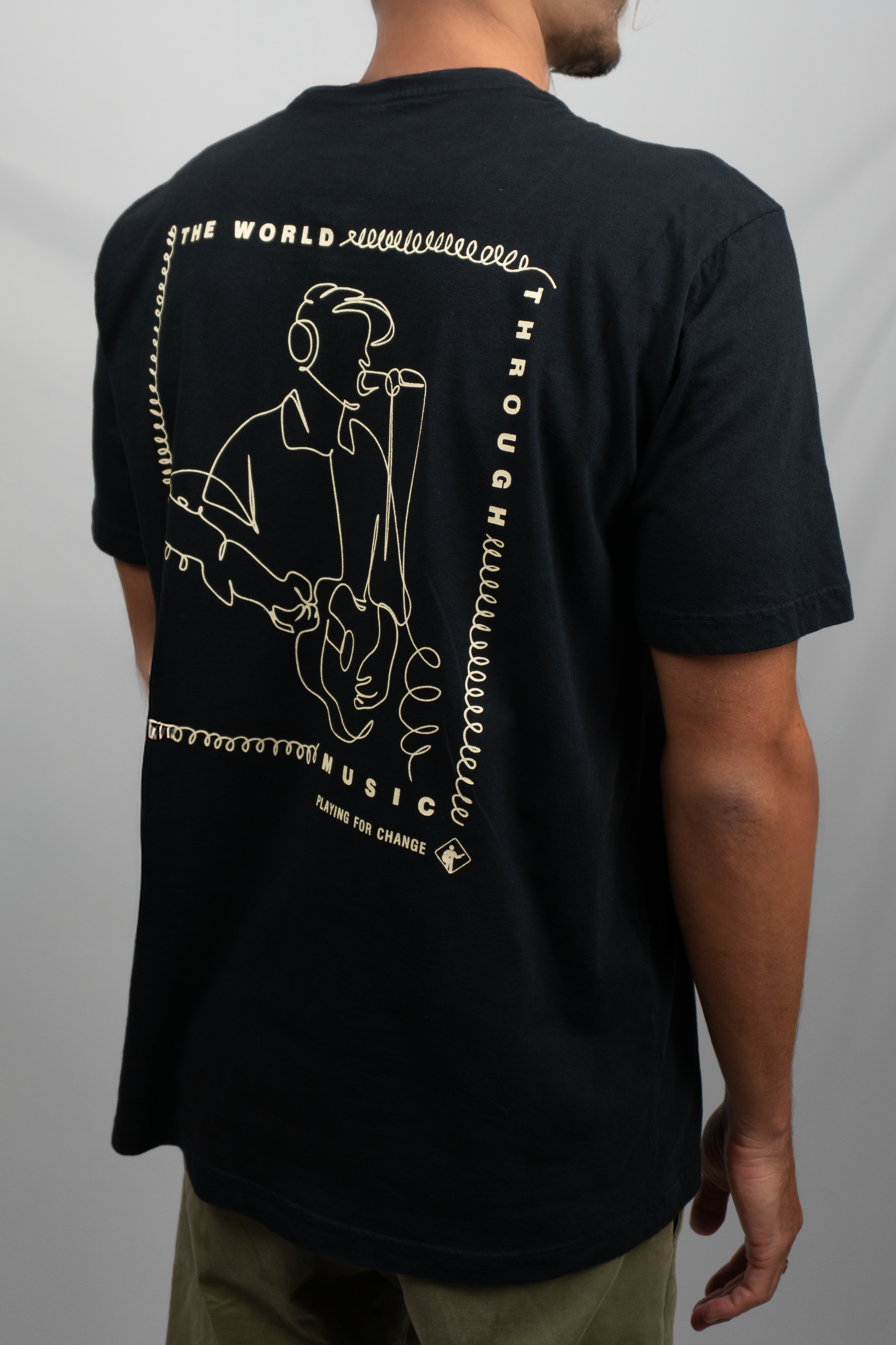 CAMISETA CONECTING DE WORLD PRETA