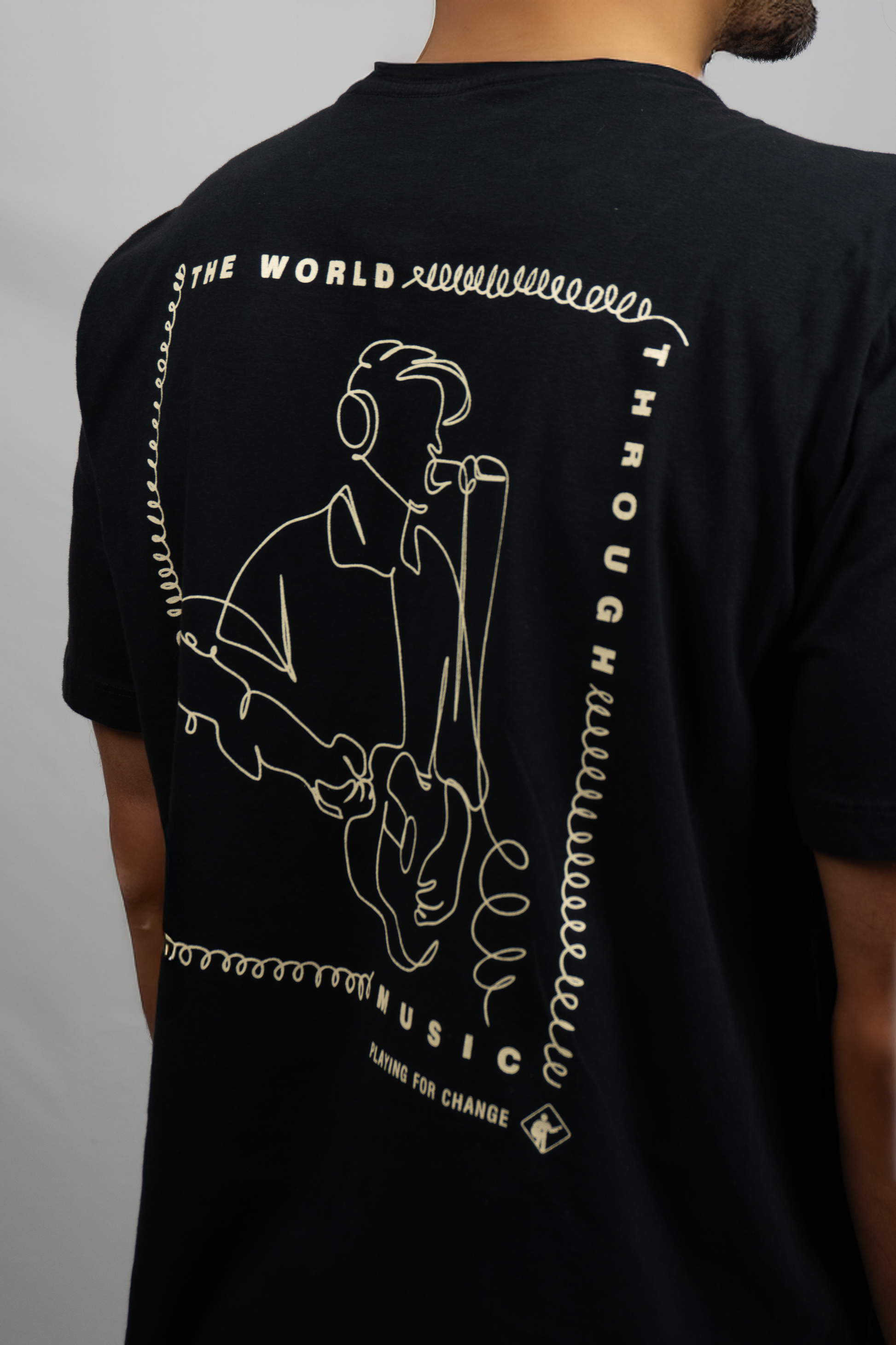 CAMISETA CONECTING DE WORLD PRETA