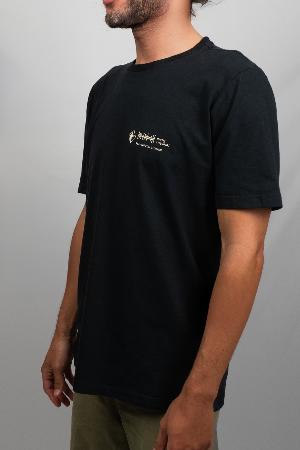 CAMISETA UNIVERSAL LANGUAGE PRETA
